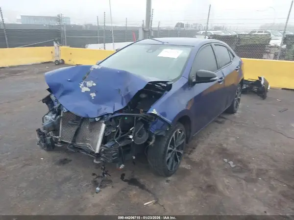 5YFBURHE2JP848079 2018 TOYOTA COROLLA - Image 2