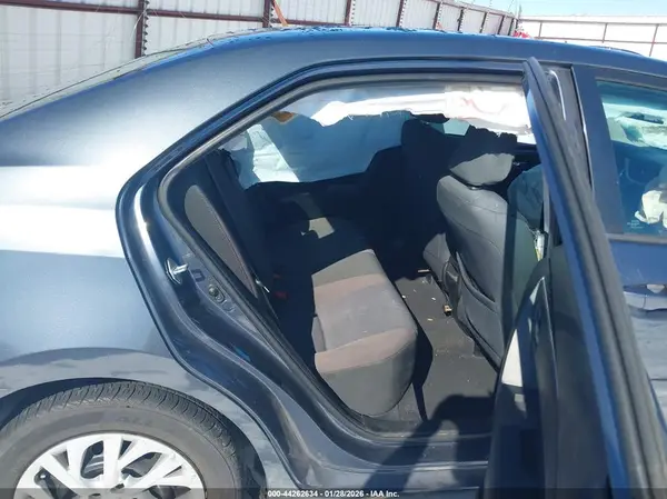 5YFBURHE2JP848390 2018 TOYOTA COROLLA - Image 8