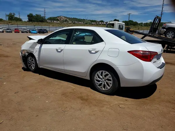 5YFBURHE2JP848700 2018 TOYOTA COROLLA - Image 2