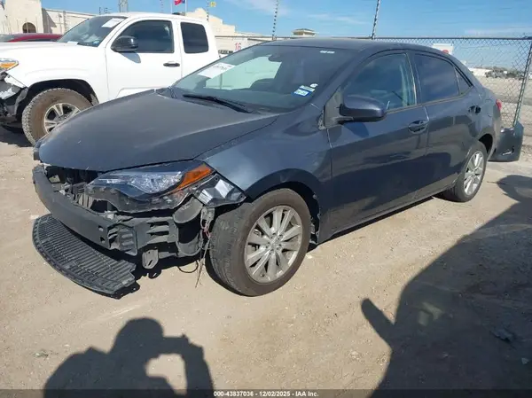 5YFBURHE2JP849328 2018 TOYOTA COROLLA - Image 2