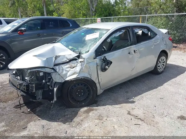 5YFBURHE2JP849751 2018 TOYOTA COROLLA - Image 2