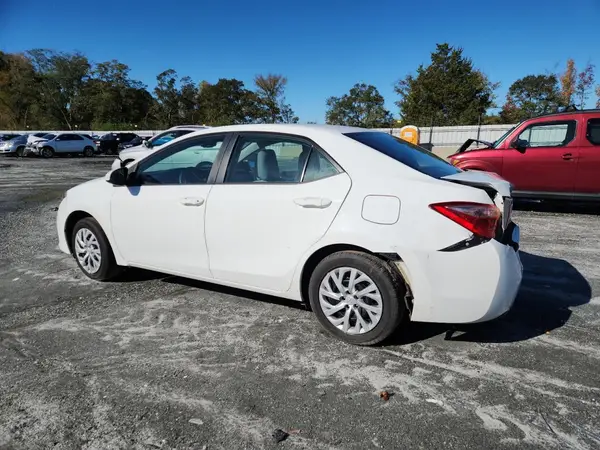 5YFBURHE2JP849801 2018 TOYOTA COROLLA - Image 2