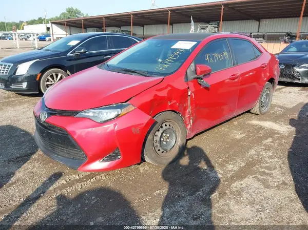 5YFBURHE2JP850009 2018 TOYOTA COROLLA - Image 2