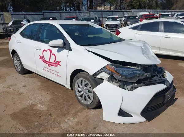 5YFBURHE2JP852374 2018 TOYOTA COROLLA - Image 1