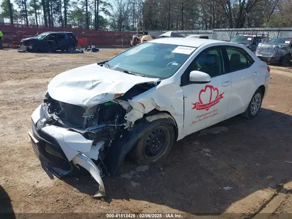 5YFBURHE2JP852374 2018 TOYOTA COROLLA - Image 2