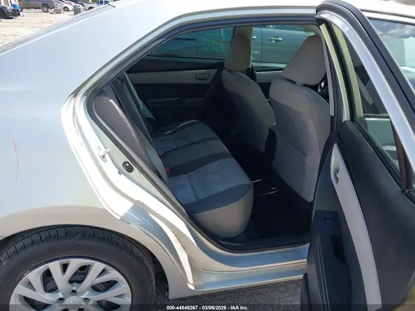 5YFBURHE2JP852777 2018 TOYOTA COROLLA - Image 8