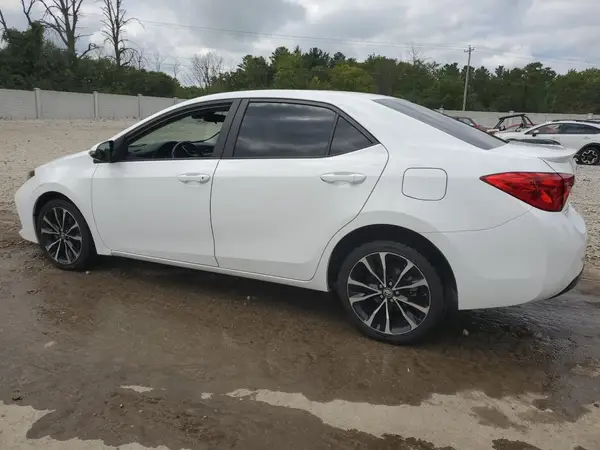 5YFBURHE2JP853136 2018 TOYOTA COROLLA - Image 2