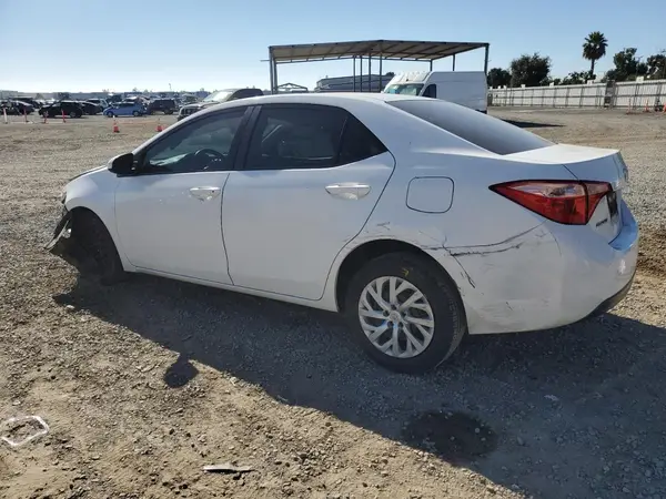 5YFBURHE2JP853749 2018 TOYOTA COROLLA - Image 2