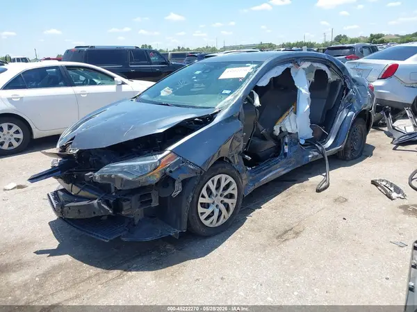 5YFBURHE2JP853878 2018 TOYOTA COROLLA - Image 2