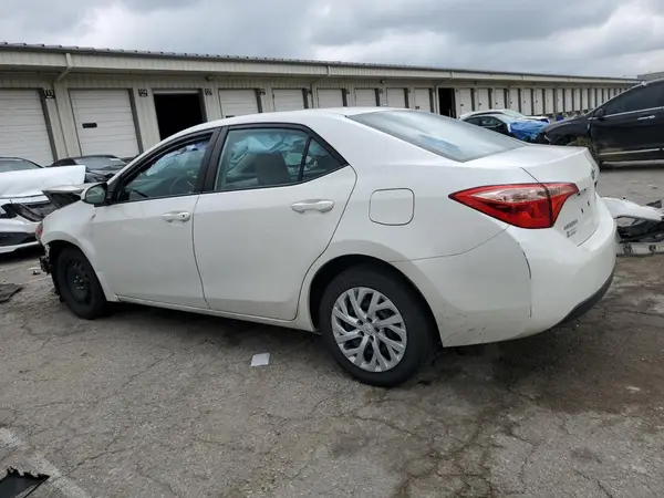 5YFBURHE2JP854870 2018 TOYOTA COROLLA - Image 2