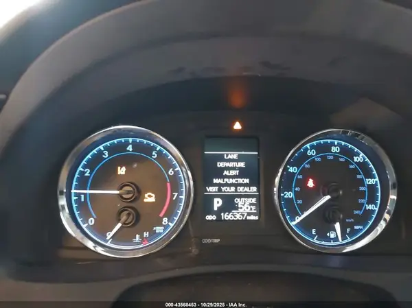 5YFBURHE2JP855274 2018 TOYOTA COROLLA - Image 2