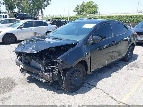 5YFBURHE2JP855291 2018 TOYOTA COROLLA - Image 2