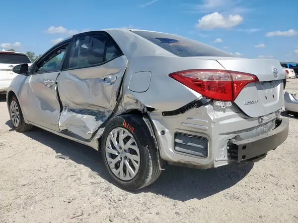 5YFBURHE2JP855565 2018 TOYOTA COROLLA - Image 2