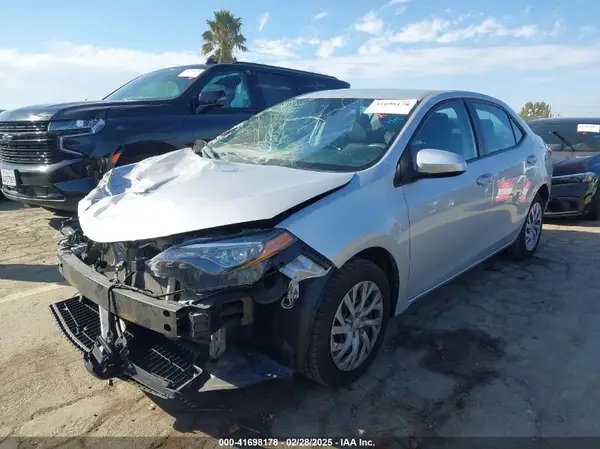 5YFBURHE2KP863666 2019 TOYOTA COROLLA - Image 2