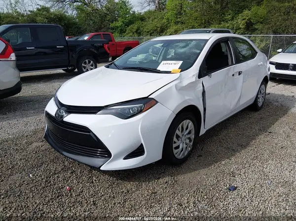 5YFBURHE2KP870679 2019 TOYOTA COROLLA - Image 2