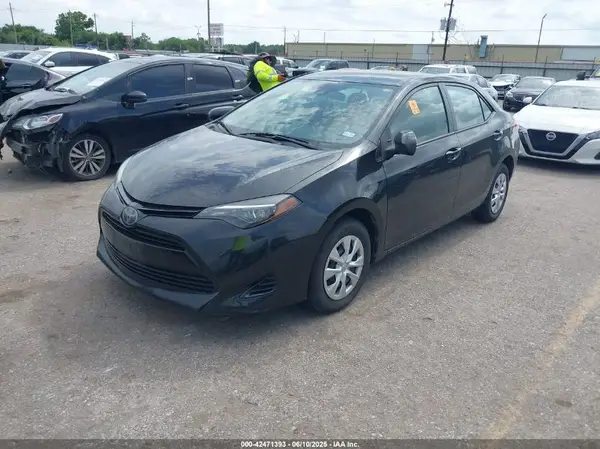 5YFBURHE2KP875929 2019 TOYOTA COROLLA - Image 2