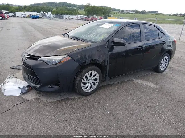 5YFBURHE2KP878149 2019 TOYOTA COROLLA - Image 2