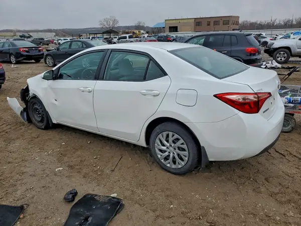 5YFBURHE2KP888471 2019 TOYOTA COROLLA - Image 2