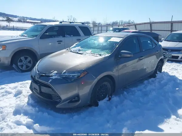 5YFBURHE2KP899132 2019 TOYOTA COROLLA - Image 2