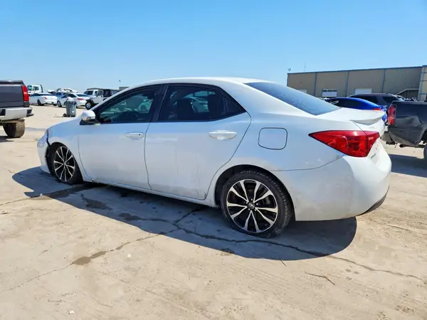 5YFBURHE2KP906631 2019 TOYOTA COROLLA - Image 2