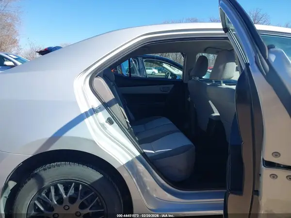 5YFBURHE2KP909643 2019 TOYOTA COROLLA - Image 8