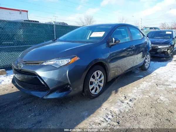 5YFBURHE2KP933697 2019 TOYOTA COROLLA - Image 2