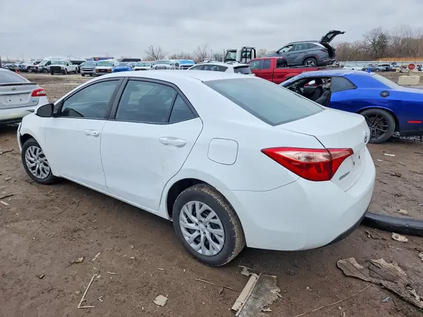 5YFBURHE2KP935465 2019 TOYOTA COROLLA - Image 2
