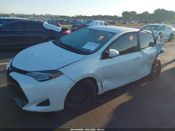 5YFBURHE2KP938608 2019 TOYOTA COROLLA - Image 2