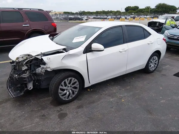 5YFBURHE2KP943467 2019 TOYOTA COROLLA - Image 2