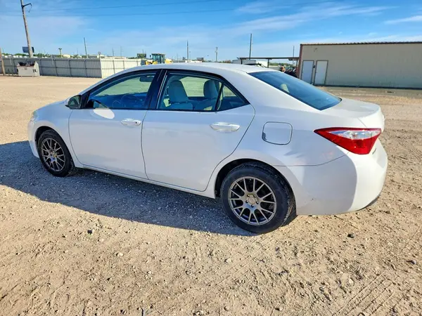 5YFBURHE3GP376256 2016 TOYOTA COROLLA - Image 2