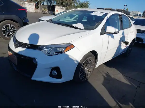 5YFBURHE3GP477085 2016 TOYOTA COROLLA - Image 2