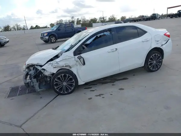 5YFBURHE3GP525989 2016 TOYOTA COROLLA - Image 2