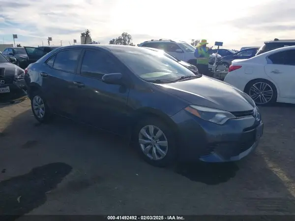 5YFBURHE3GP563805 2016 TOYOTA COROLLA - Image 1