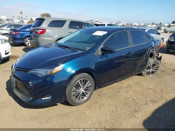 5YFBURHE3HP569038 2017 TOYOTA COROLLA - Image 2