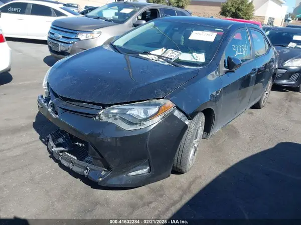 5YFBURHE3HP569587 2017 TOYOTA COROLLA - Image 2