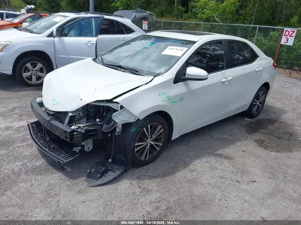5YFBURHE3HP570223 2017 TOYOTA COROLLA - Image 2
