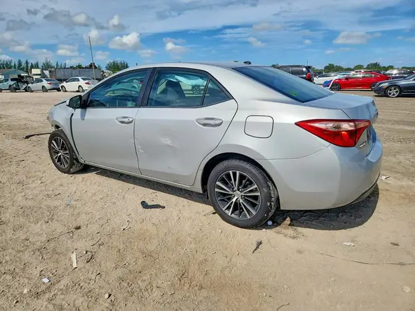 5YFBURHE3HP570559 2017 TOYOTA COROLLA - Image 2