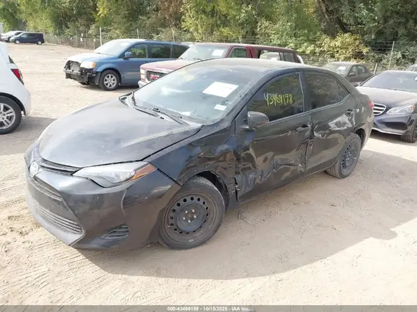 5YFBURHE3HP572019 2017 TOYOTA COROLLA - Image 2