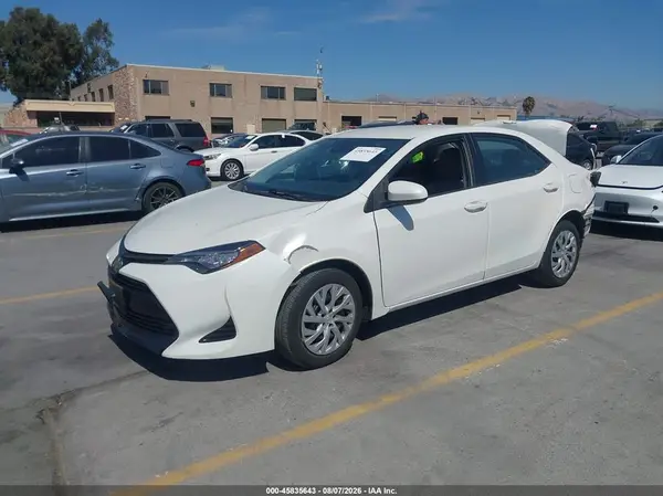 5YFBURHE3HP575440 2017 TOYOTA COROLLA - Image 2