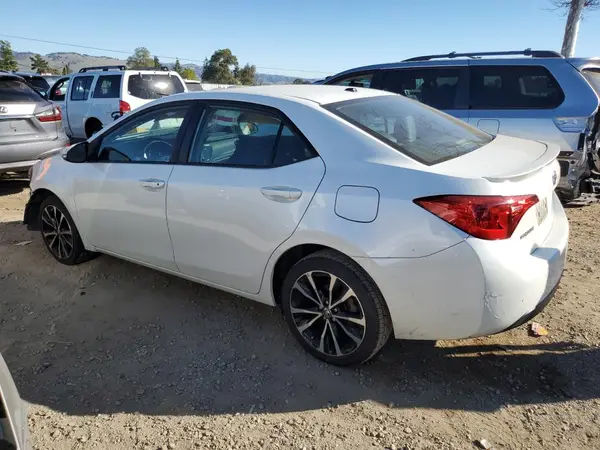 5YFBURHE3HP576586 2017 TOYOTA COROLLA - Image 2