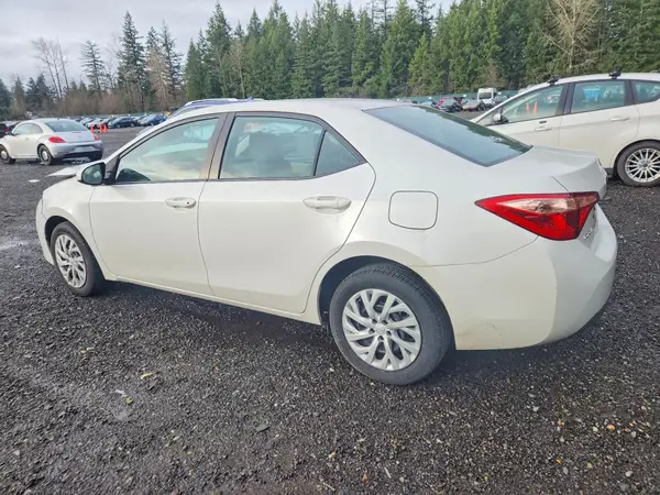 5YFBURHE3HP576930 2017 TOYOTA COROLLA - Image 2