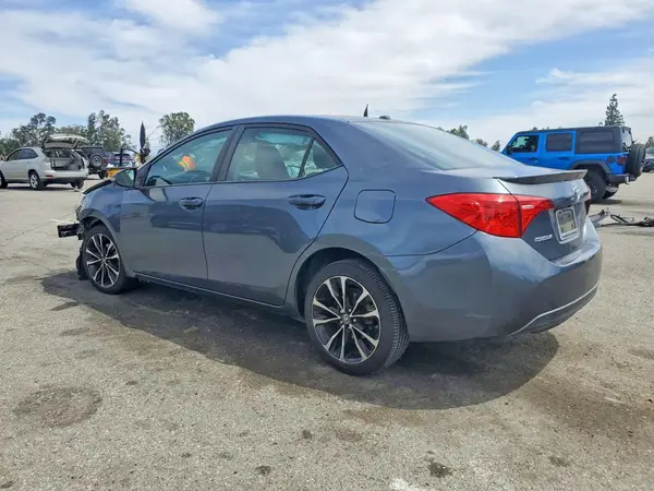 5YFBURHE3HP579133 2017 TOYOTA COROLLA - Image 2