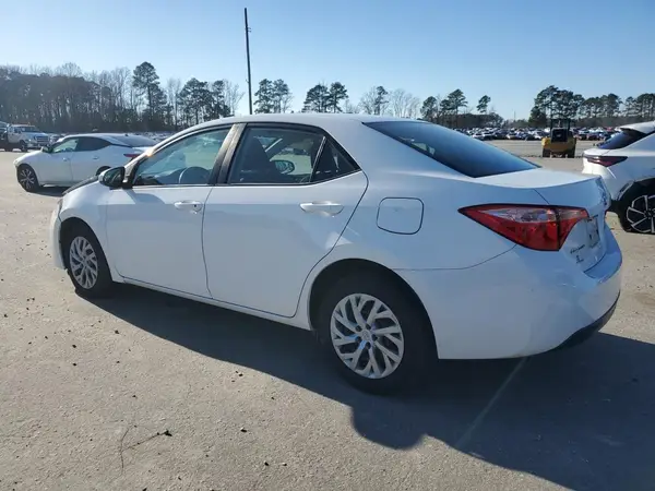 5YFBURHE3HP579584 2017 TOYOTA COROLLA - Image 2