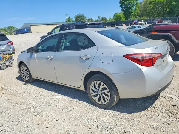 5YFBURHE3HP583084 2017 TOYOTA COROLLA - Image 2