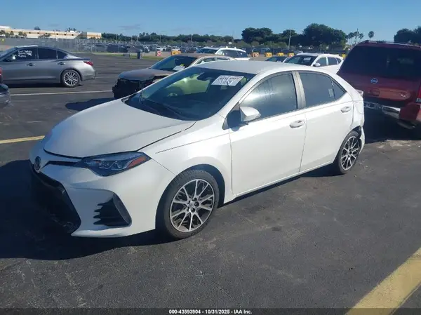5YFBURHE3HP585224 2017 TOYOTA COROLLA - Image 2