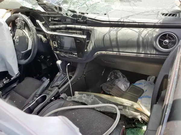 5YFBURHE3HP585238 2017 TOYOTA COROLLA - Image 8
