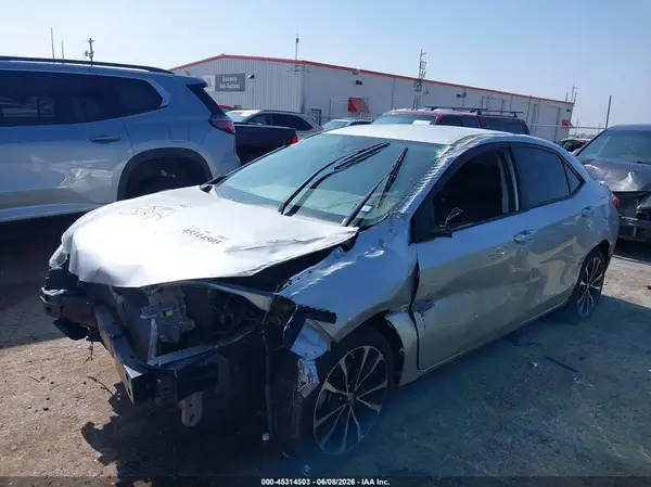5YFBURHE3HP585563 2017 TOYOTA COROLLA - Image 2