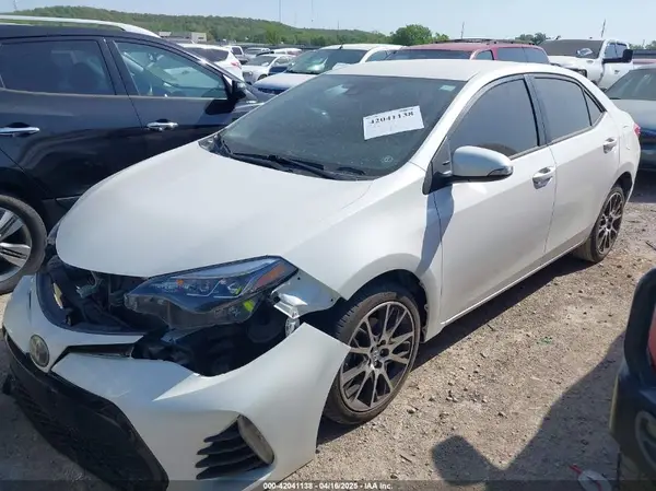 5YFBURHE3HP586132 2017 TOYOTA COROLLA - Image 2