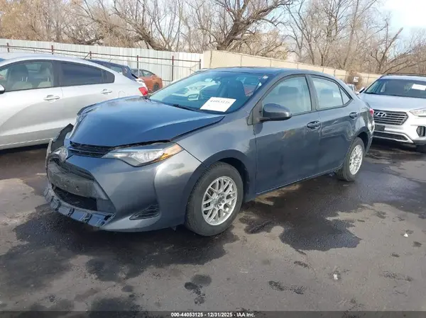 5YFBURHE3HP587264 2017 TOYOTA COROLLA - Image 2