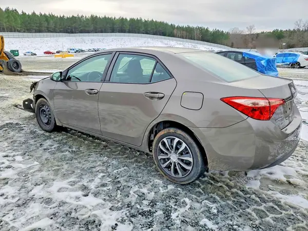 5YFBURHE3HP587457 2017 TOYOTA COROLLA - Image 2